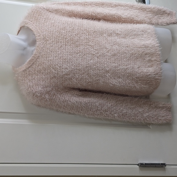 Forever 21 Soft and Fuzzy Light Pink Sweater Size Large - Picture 4 of 11